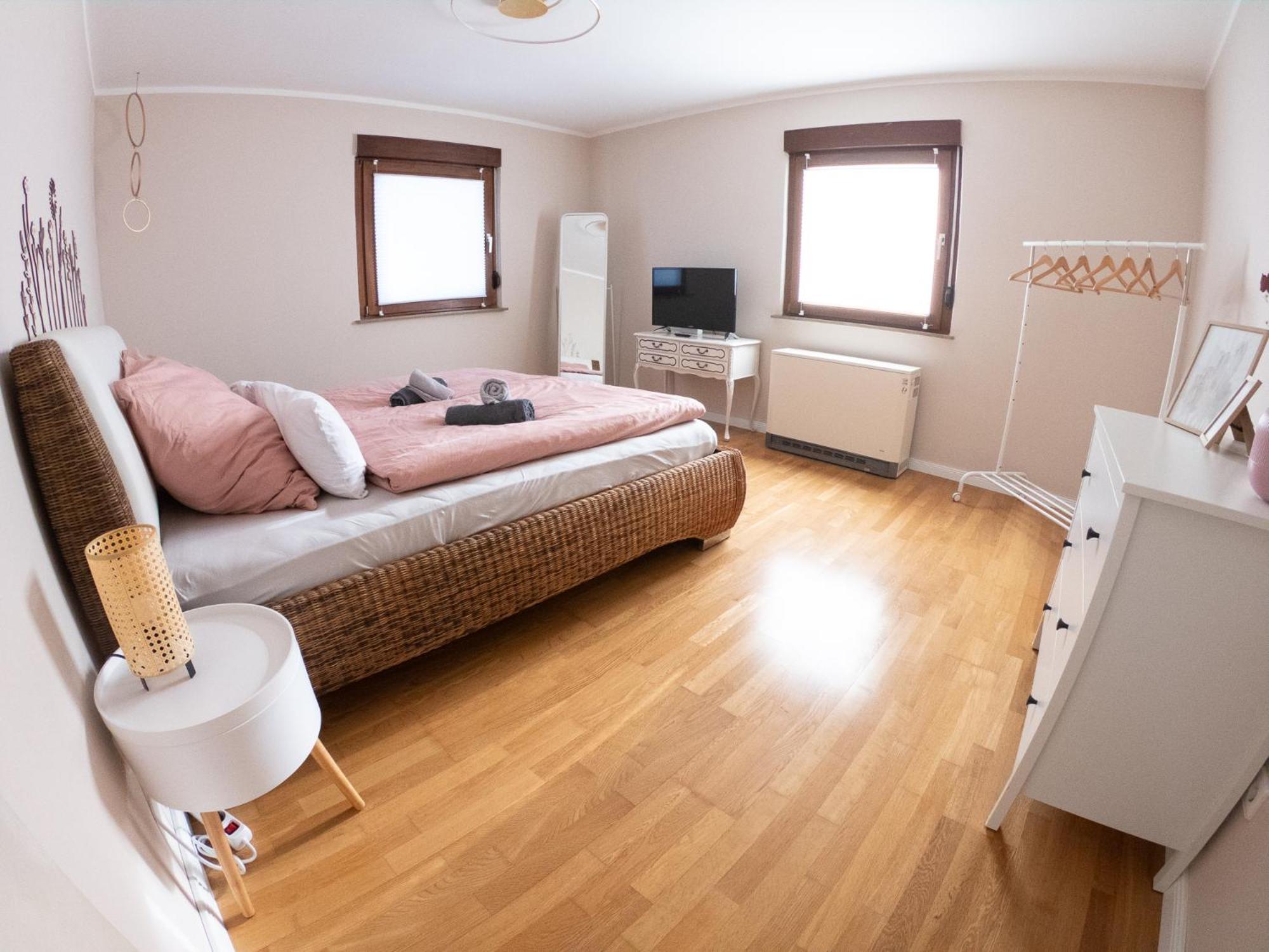 Happybnb Apartment Mit Sonniger Terrasse Lochgau Buitenkant foto